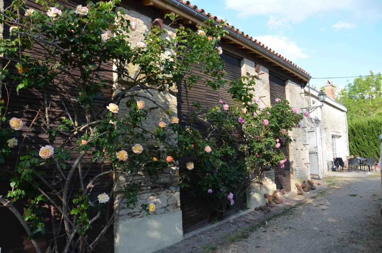 La Maison Des Herons Le Vanneau-Irleau Экстерьер фото